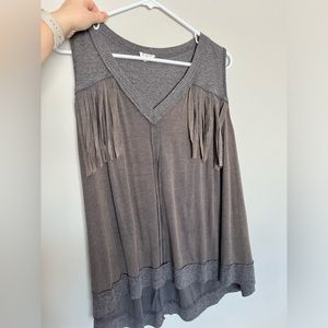 Woman’s relaxed fit tank